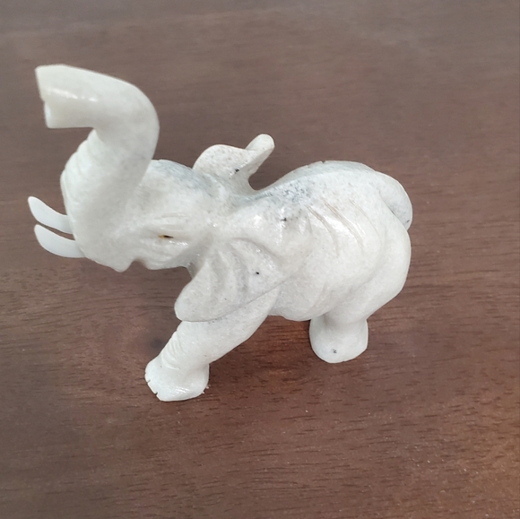 Soapstone Crystal Elephant - Picture 8 of 8